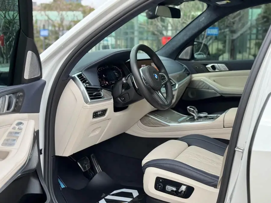 بي إم دبليو X7 2021 موديل محدث xDrive40i طراز تنفيذي حزمة M الرياضية