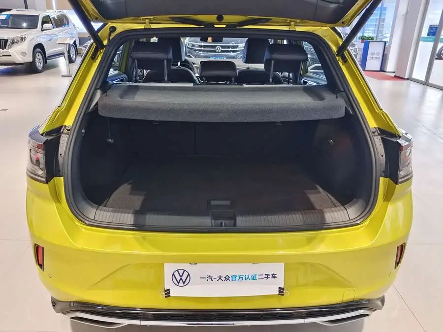 T-ROC 2023 300TSI DSG نسخة ستارى للدفع الأمامي