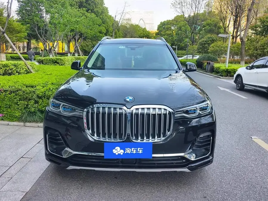 بي إم دبليو X7 2021 طراز مُعدل xDrive40i باقة الرفاهية التنفيذية