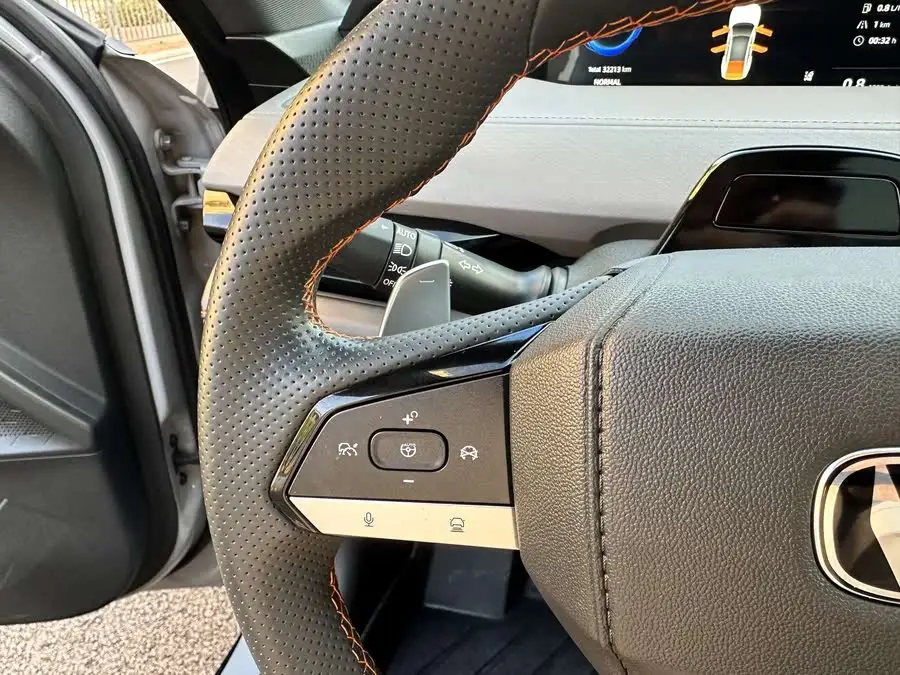 Changan UNI-V 2022 1.5T Smart Navigation Edition