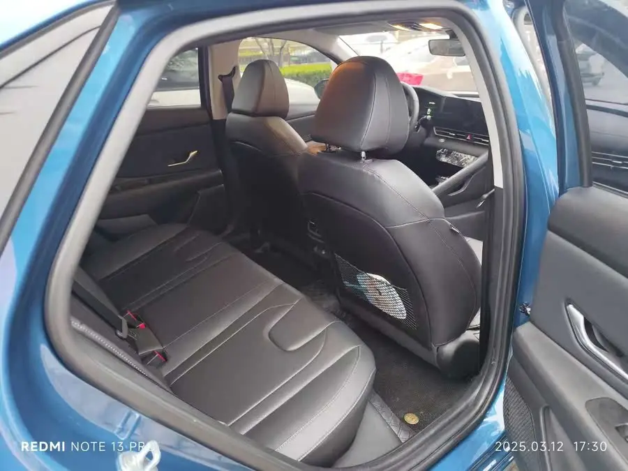 Elantra 2023 1.5L CVT LUX Premium Edition