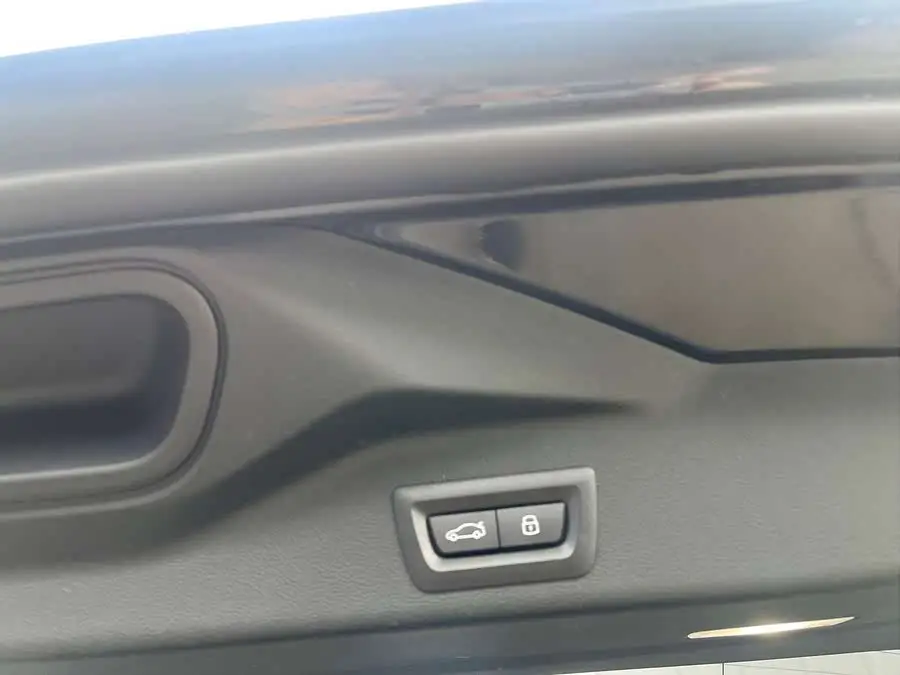 بي إم دبليو X5 2023 xDrive 30Li الفاخرة M حزمة رياضية ليلية