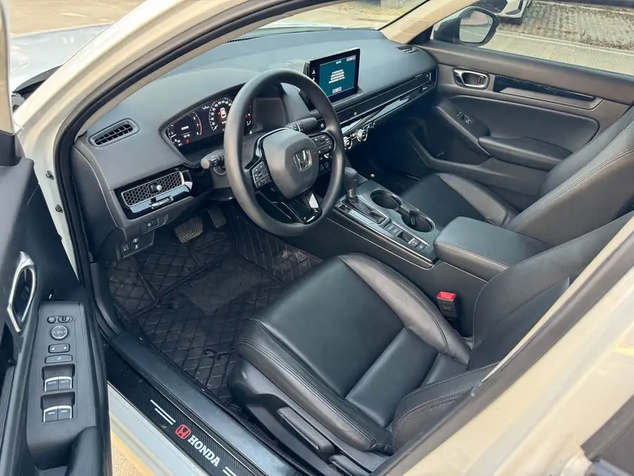 2023 Model 240TURBO CVT Leading Edition