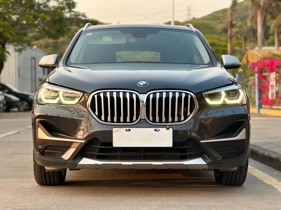 بي إم دبليو X1 2021 xDrive25Li الحصرية