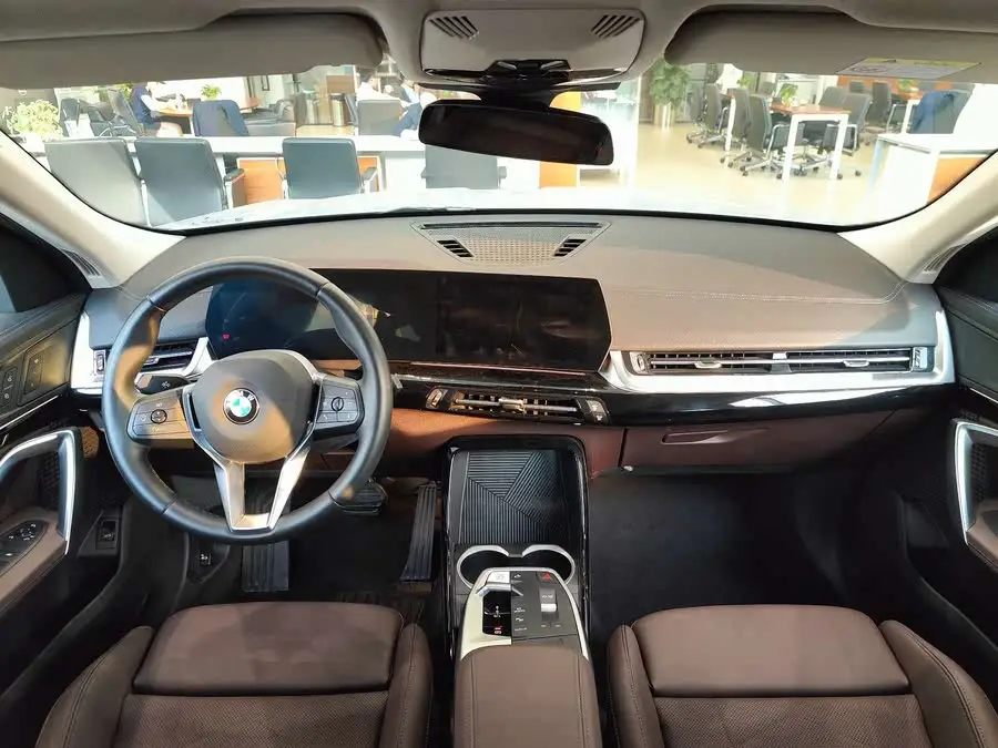 بي إم دبليو X2 (مستورد) طراز 2024 sDrive25i حزمة M الرياضية