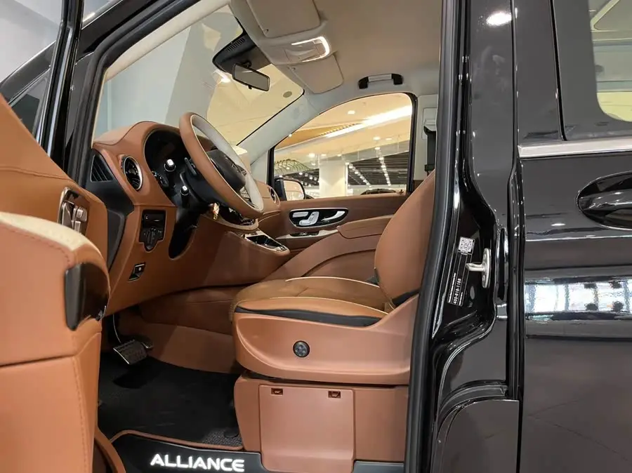 Vito 2023 2.0T Business Edition 7-seater