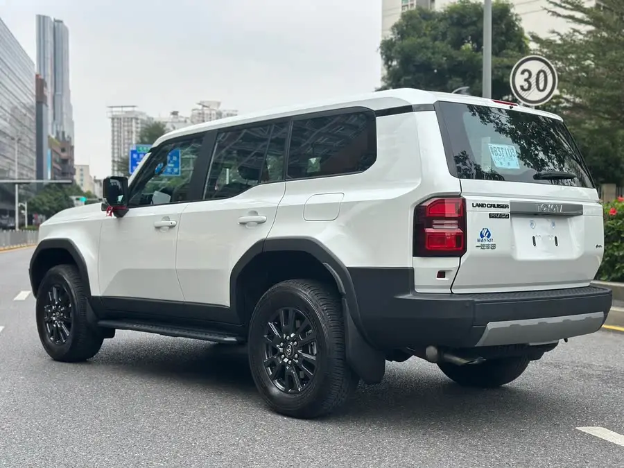 معلومات أساسية عن السيارة