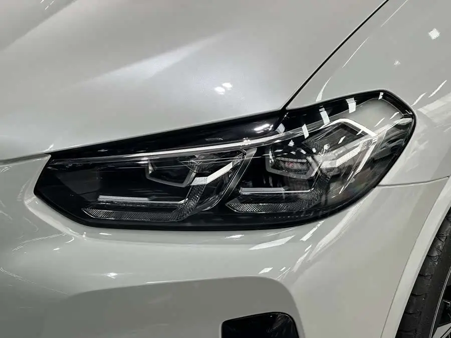 بي إم دبليو iX3 2024 الطراز الرائد