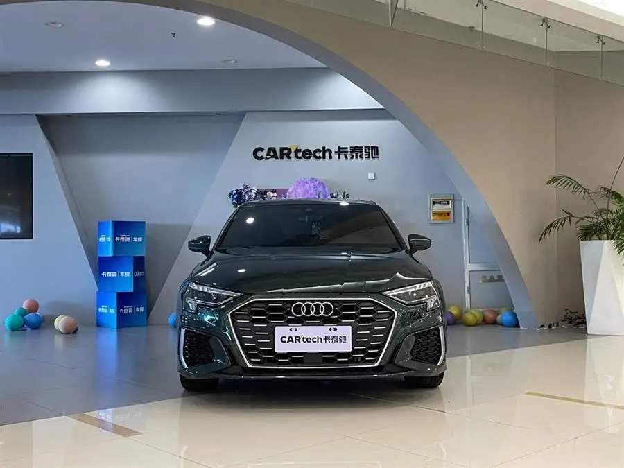 أودي A3 2024 سبورت باك 35 TFSI الطراز الرياضي الأنيق