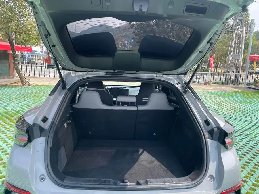 تشانجان UNI-T 2023 الجيل الثاني 1.5T الطراز المميز