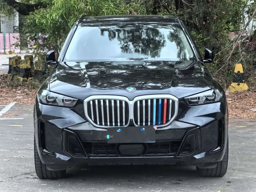 بي ام دبليو X5 طراز 2023 xDrive 30Li الحزمة الرياضية الليلية الحصرية M