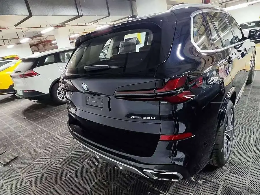 BMW X5 2023 xDrive 30Li M Sport Package