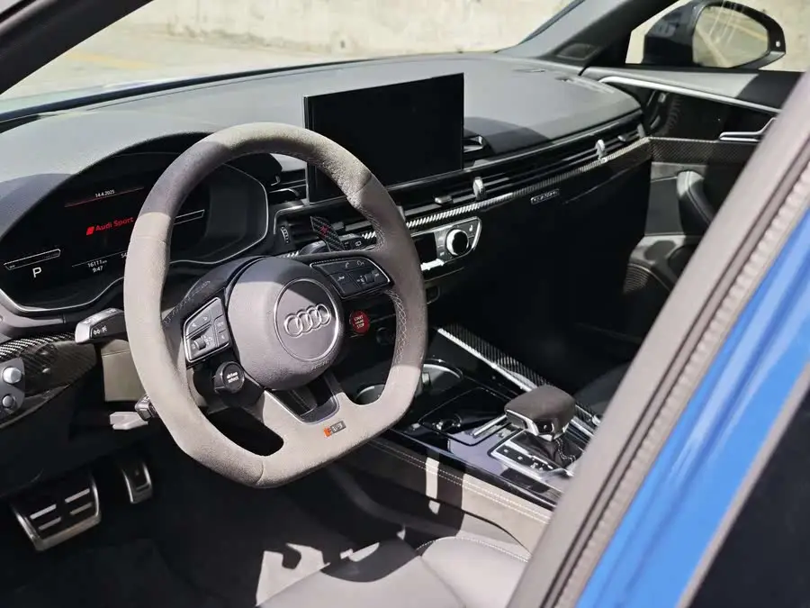 أودي RS 4 2023 RS4 أفانت إصدار بلاك