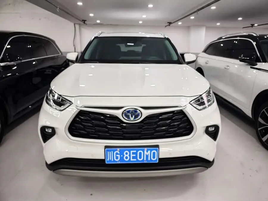 هايلاندر 2022 هايبرد 2.5 لتر دفع رباعي بريميوم 7 مقاعد