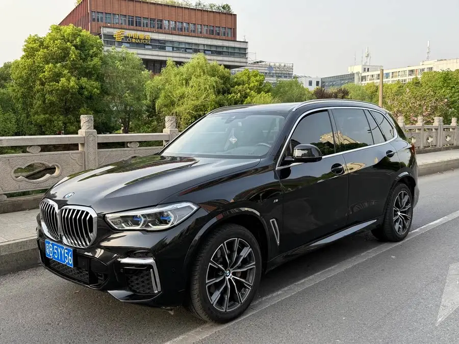 بي إم دبليو X5 طراز 2022 تجديد xDrive 30Li حزمة الرياضة M