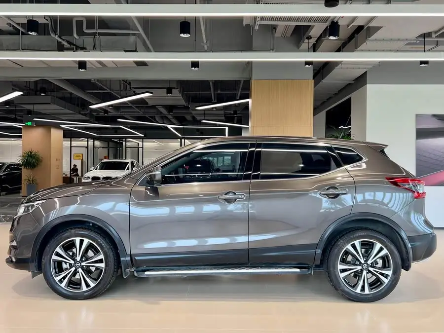 2021 نيسان إكس تريل 2.0 لتر CVT الفاخرة