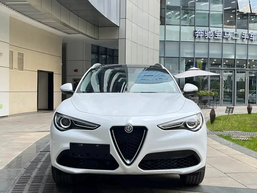 2021 Stelvio 2.0T 280HP Luxury Edition