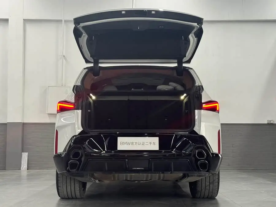 بي إم دبليو XM 2023 الطراز الأساسي