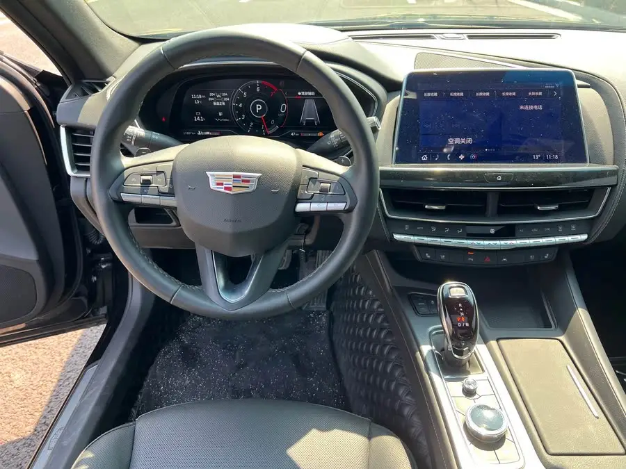 كاديلاك CT5 2023 28T الفاخرة (الإصدار القياسي)