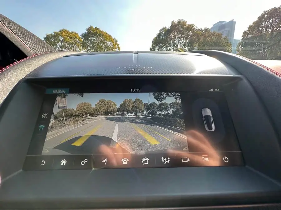 جاكوار F-TYPE 2023 P300 النسخة الصلبة R-DYNAMIC BLACK