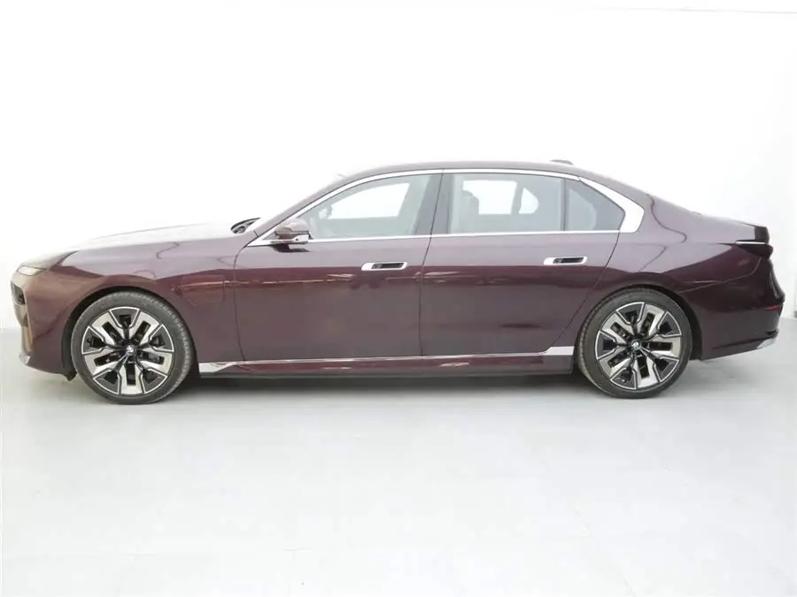 BMW i7 2023 xDrive60L Luxury Package