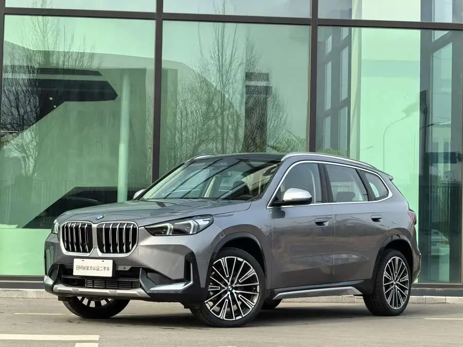 بي إم دبليو X1 2023 xDrive25Li حزمة التصميم X