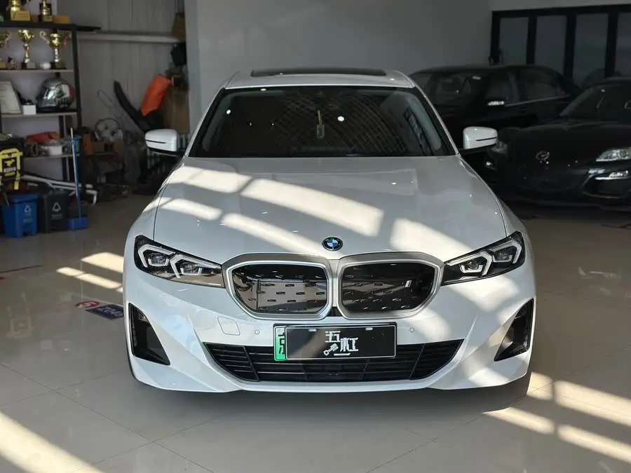 بي إم دبليو i3 2024 eDrive 35 L