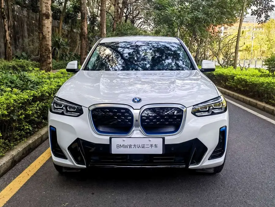 بي إم دبليو iX3 2022 الطراز الرائد