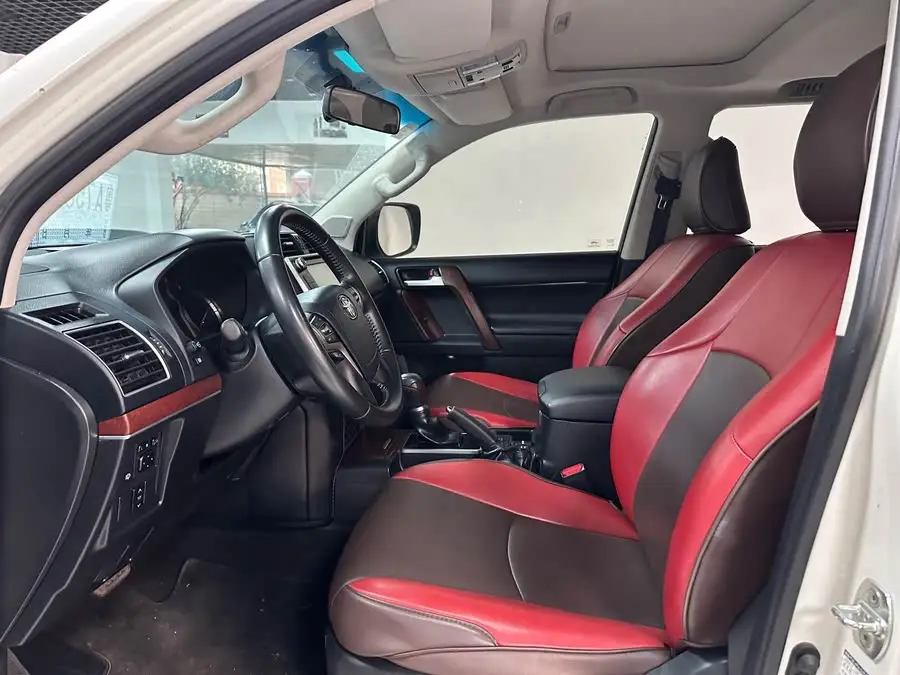 برادو 2018 طراز 3.5 لتر أوتوماتيكي TX-L بعجلة احتياطية مثبتة في الخلف