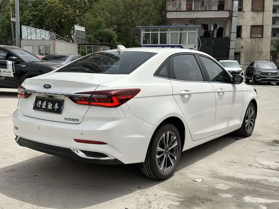 فورد فوكس 2021 1.5 لتر أوتوماتيكي إصدار الماس