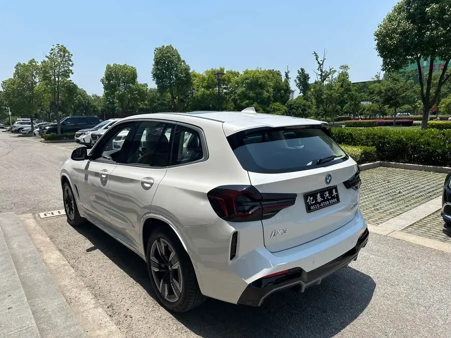 BMW iX3 2024 Leading Model