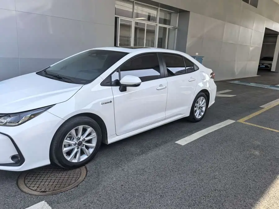 كورولا 2023 1.8 لتر هجين ذكي إليت