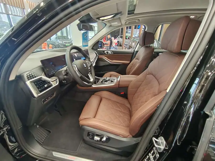 بي إم دبليو X7 2024 xDrive40i حزمة فاخرة رائدة