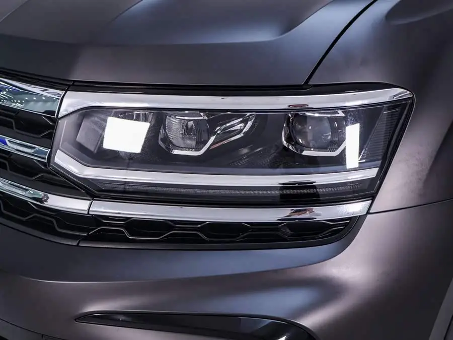 2021 فولكس فاجن توارغ X 530 V6 4Motion إصدار منتصف الليل