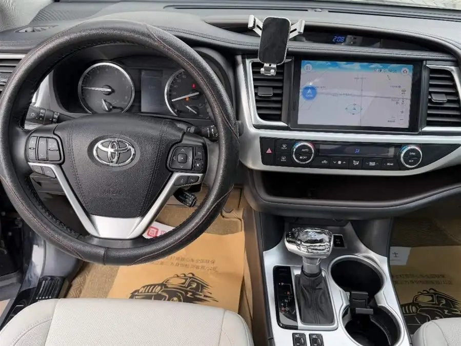 هايلاندر 2021 2.0T دفع رباعي نسخة فاخرة 7 مقاعد