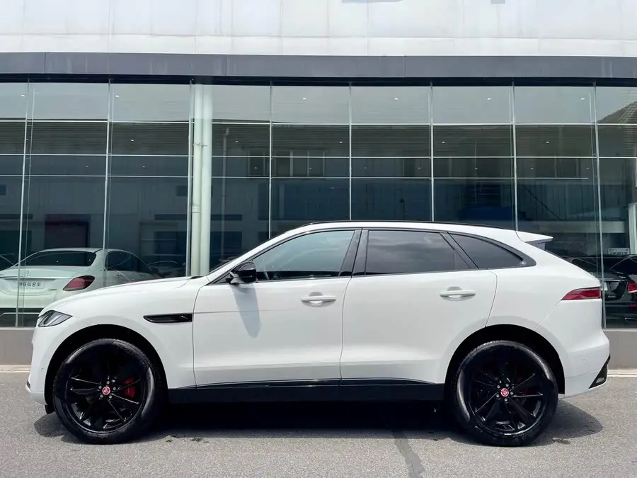 Jaguar F-PACE 2023 P250 R-Dynamic BLACK