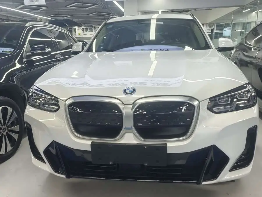 بي ام دبليو iX3 2023 النسخة الرائدة