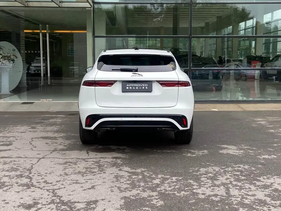 Jaguar F-PACE 2024 P250 R-Dynamic SE