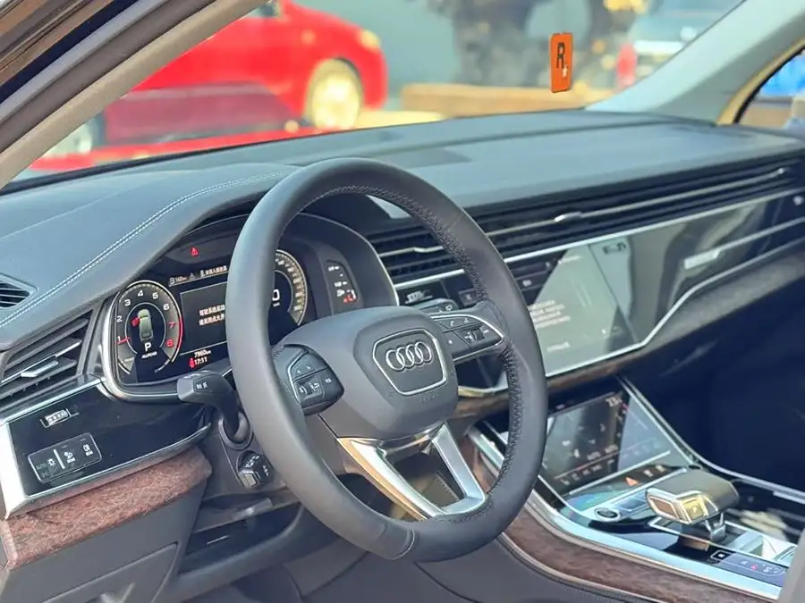 Audi Q7 2024 45 TFSI quattro S line Sport