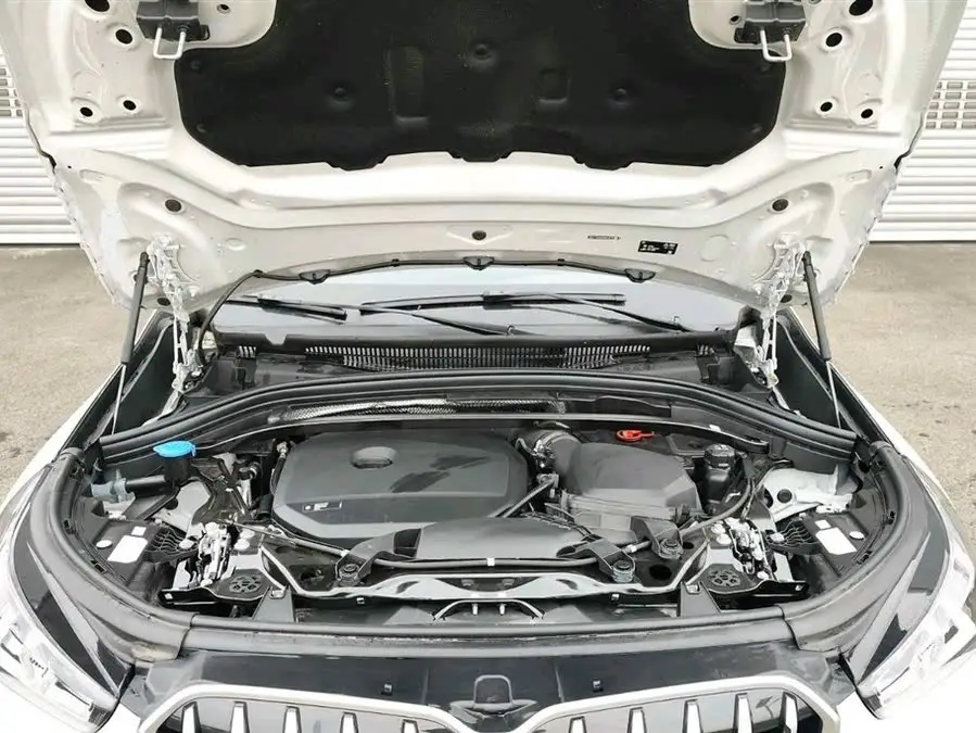 بي إم دبليو X1 2023 طراز sDrive20Li حزمة التصميم X