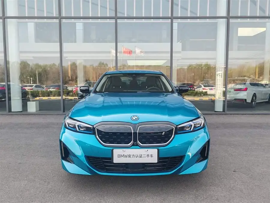 بي إم دبليو i3 2023 eDrive 40 L حزمة الرياضة الليلية