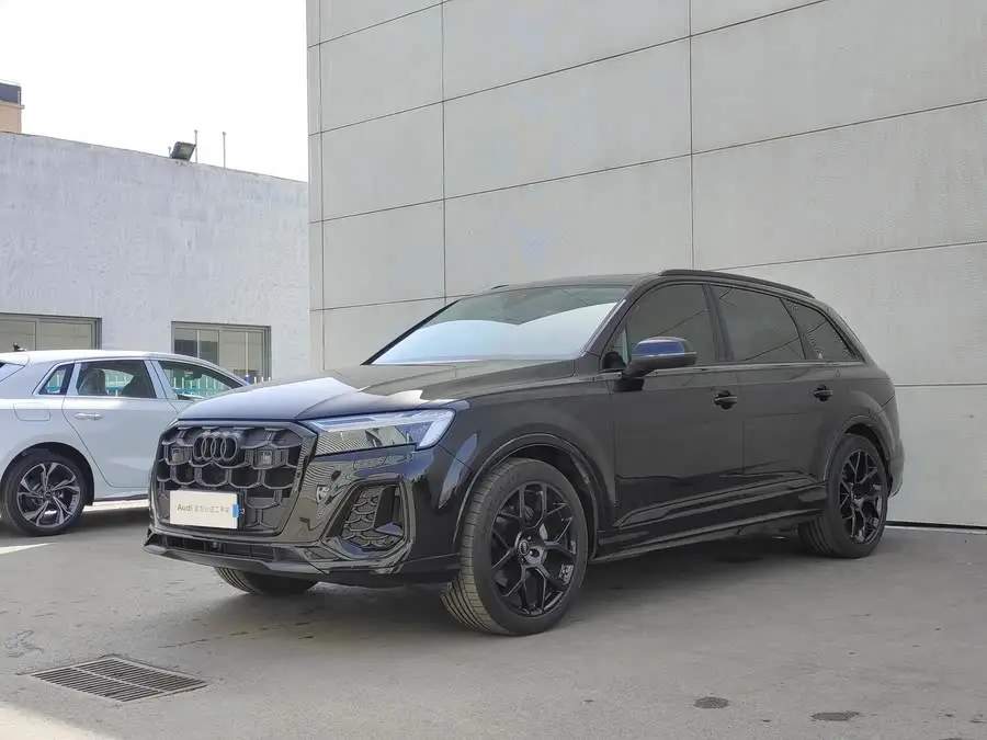 Audi Q7 2024 45 TFSI quattro S line Black Warrior