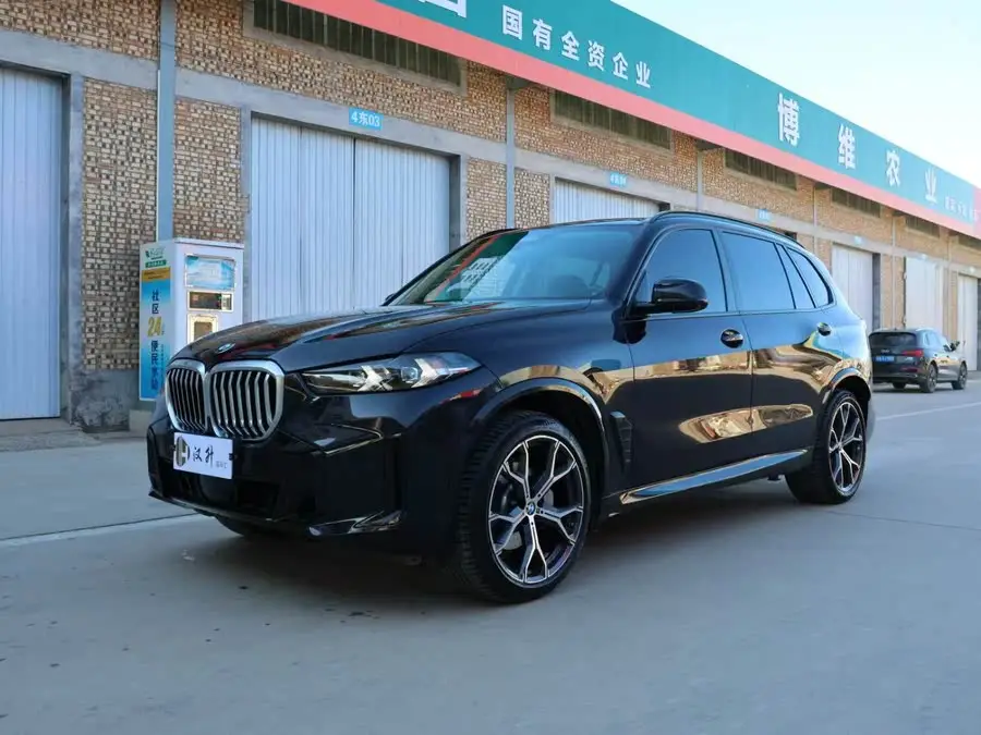 بي إم دبليو X5 2023 xDrive 30Li باقة M الرياضية الفاخرة في الليل