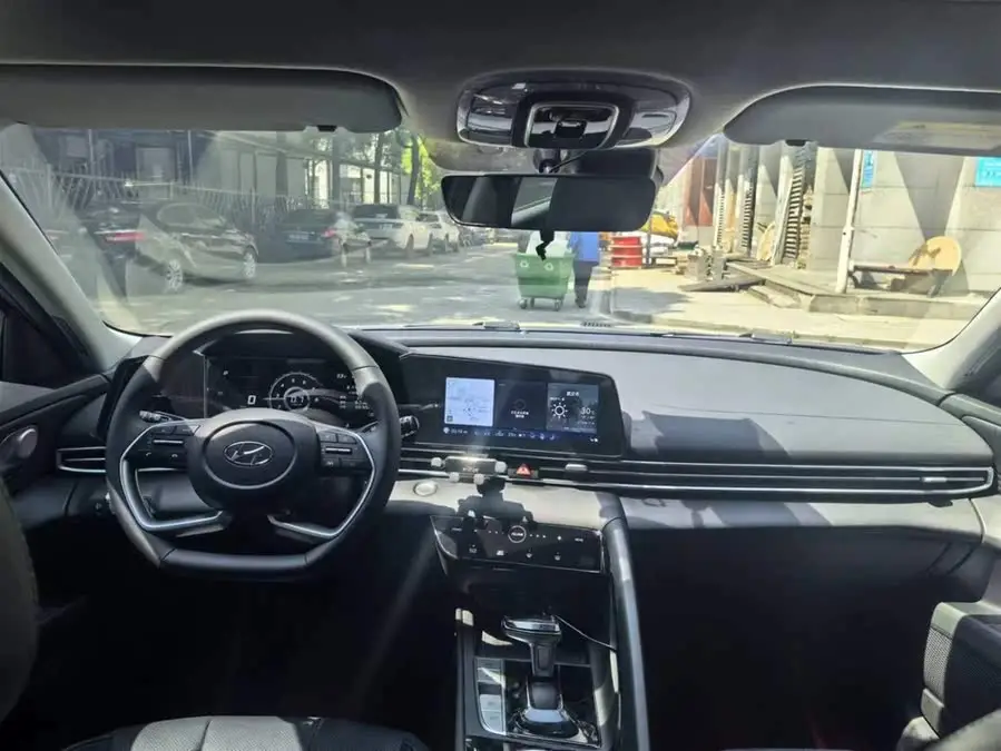 Elantra 2022 1.5L CVT LUX Edition