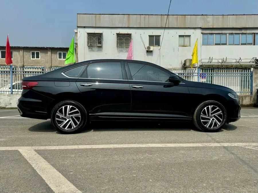 لافيدا 2024 300TSI DSG النسخة الرائدة السماوية