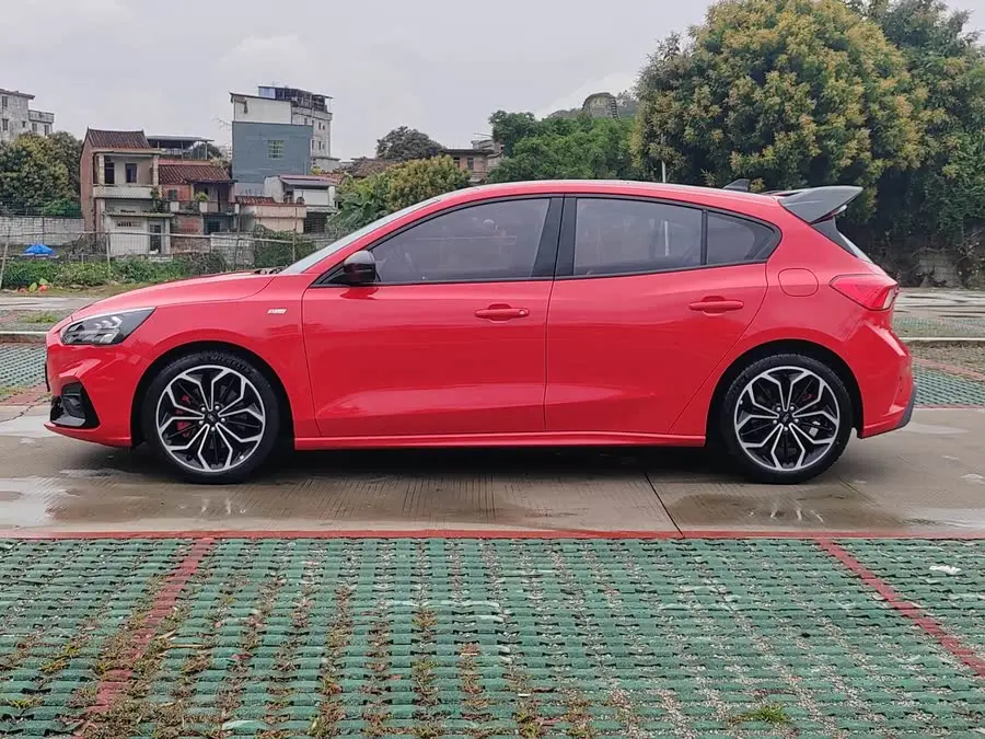 2020 فورد فوكس 2.0 إيكوبوست 180 أوتوماتيك ST لاين