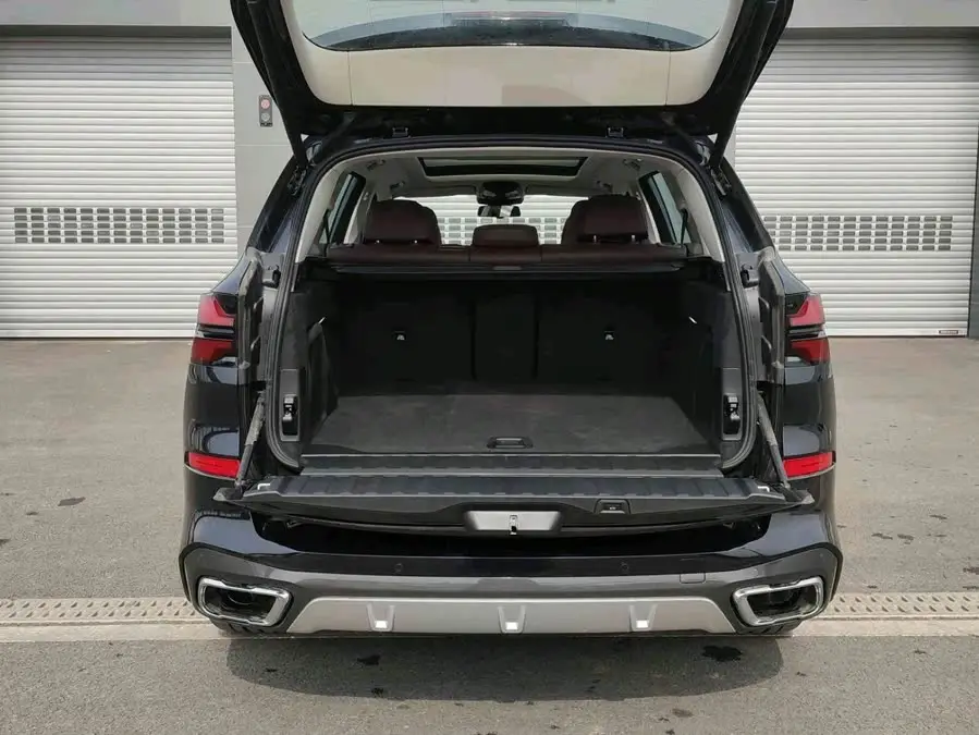 بي إم دبليو X5 2023 xDrive 30Li حزمة M الرياضية