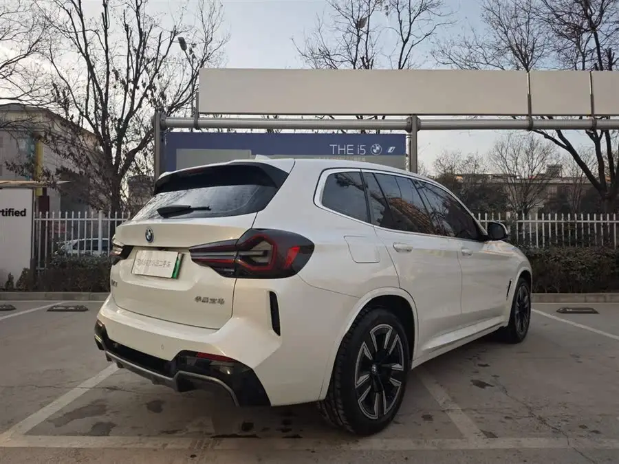 بي إم دبليو iX3 2022 الطراز الرائد