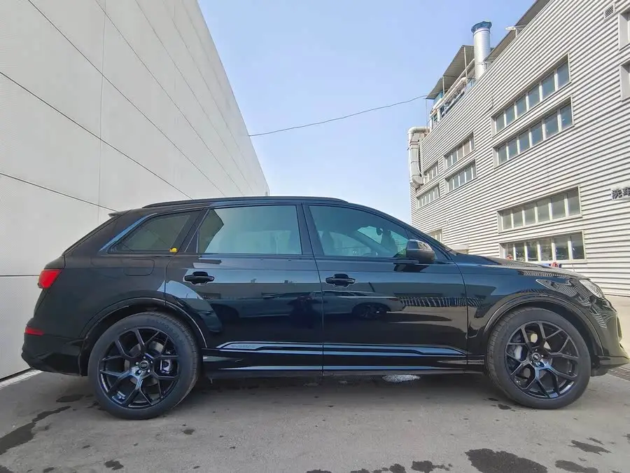 Audi Q7 2024 45 TFSI quattro S line Black Warrior