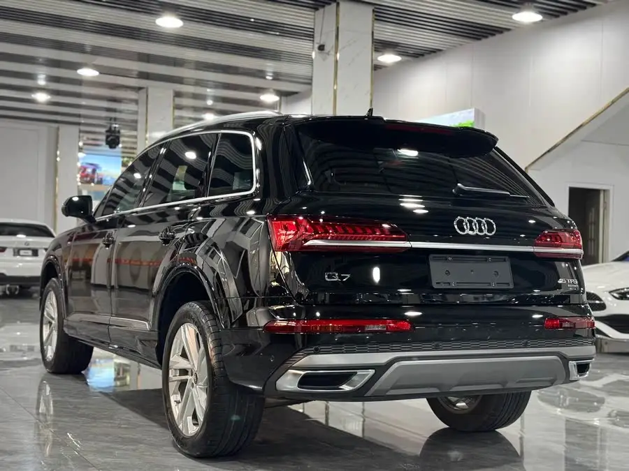 Audi Q7 2023 45 TFSI quattro S line Sport